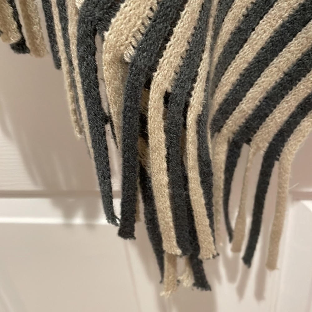 Fall poncho - Picture 3 of 3